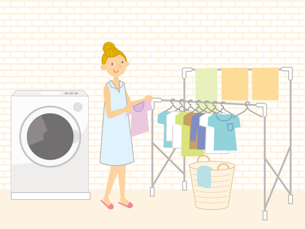 部屋干しする女性