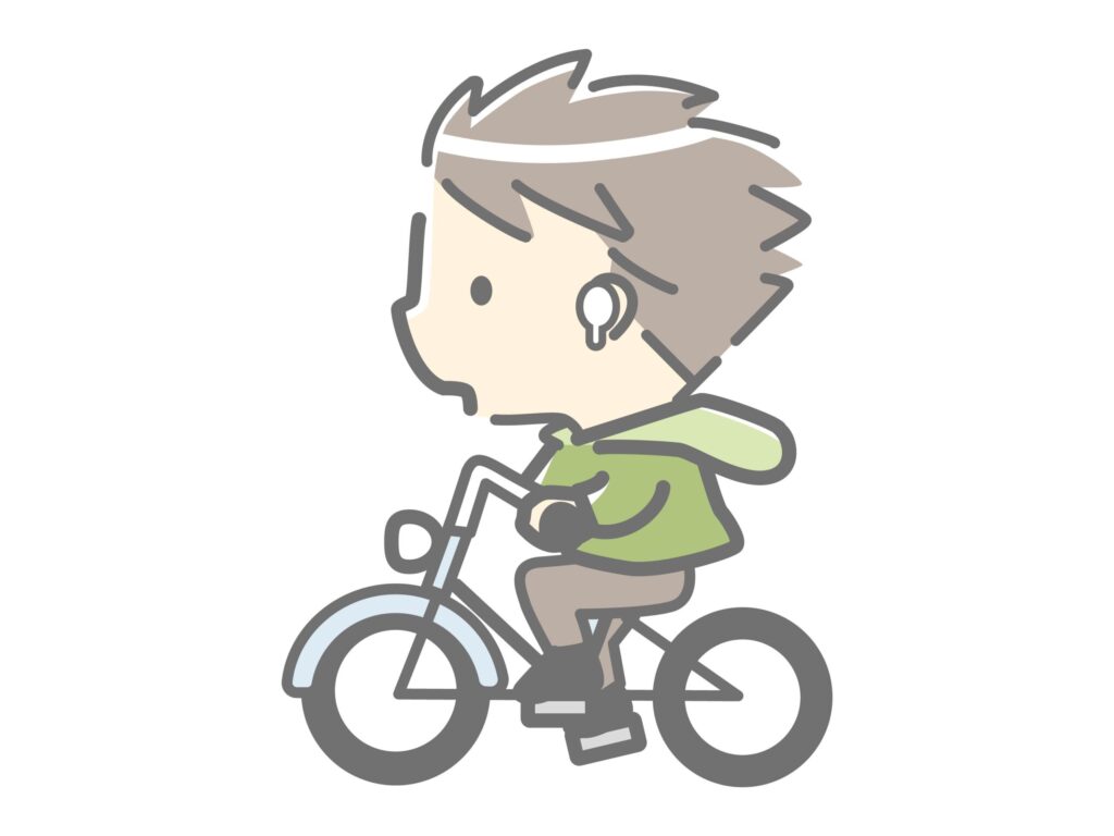 イヤホンをしながら自転車に乗る男の子
